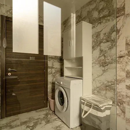 Penthouse With 3 Bedroom *