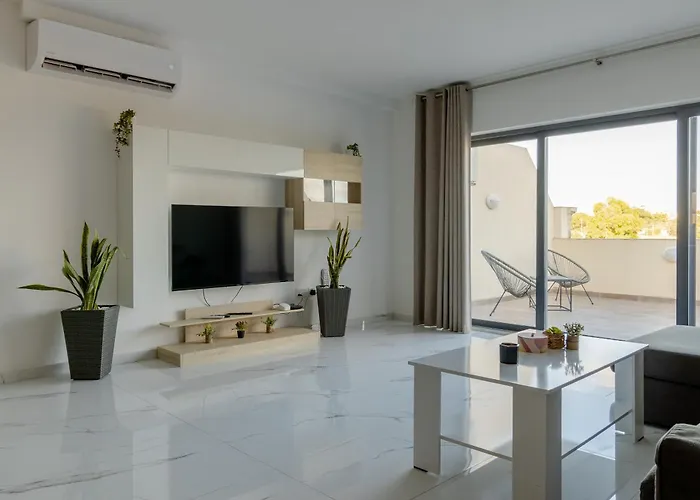 Penthouse 6 With 3 Bedroom Luqa
