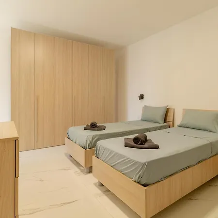 Penthouse With 3 Bedroom *