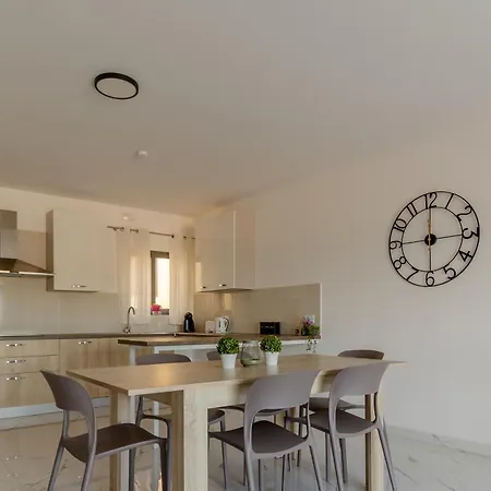 Апартаменты Penthouse With 3 Bedroom