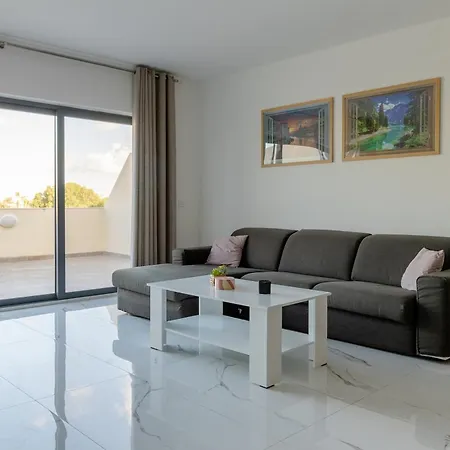 公寓 Penthouse 6 With 3 Bedroom *