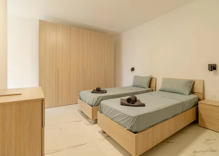 Penthouse 6 With 3 Bedroom *